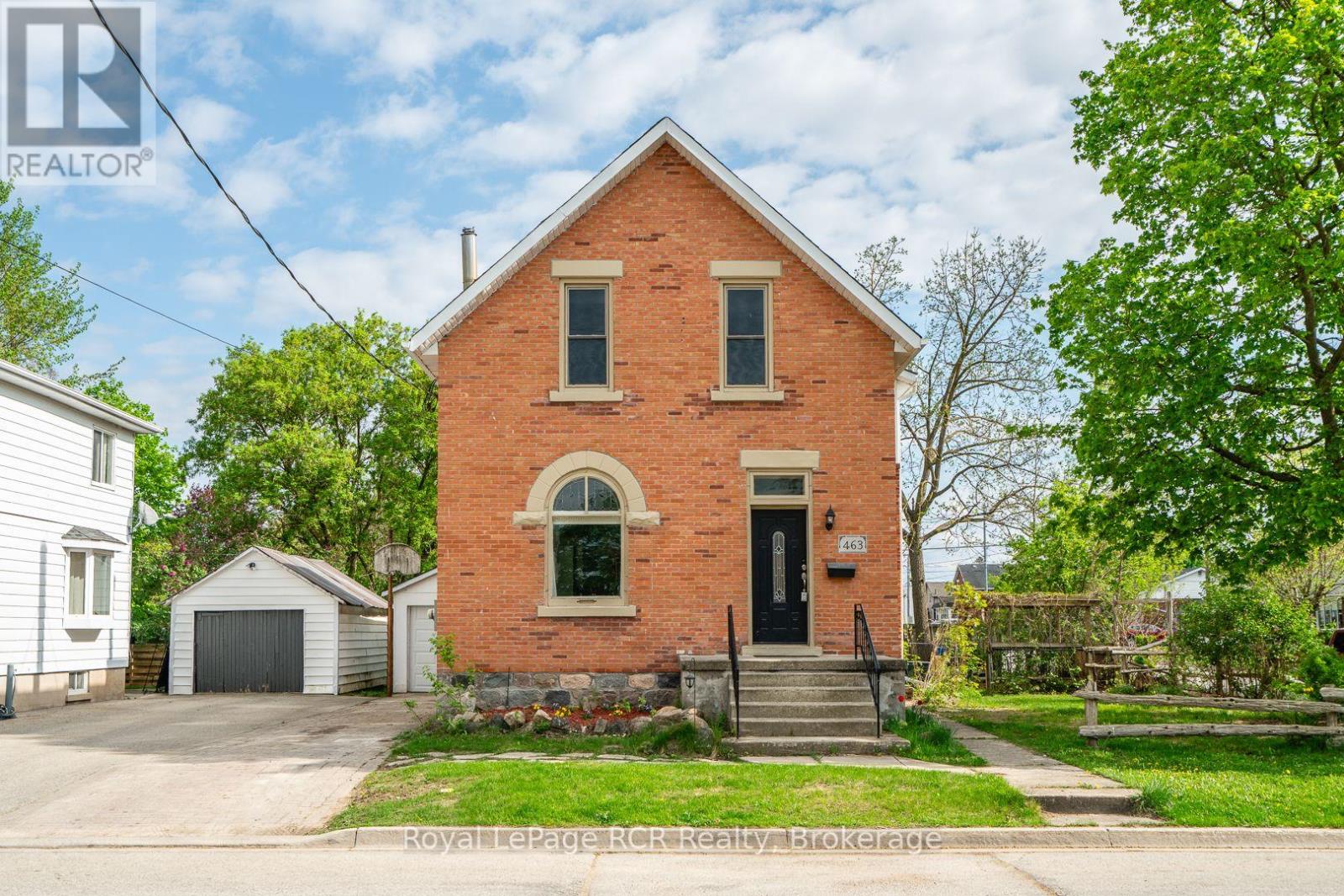 Photo 2 of 463 12 Th Street, Hanover ON
