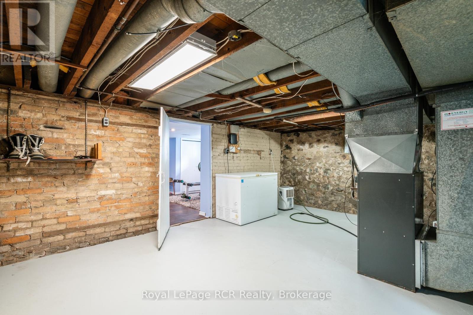 Photo 25 of 463 12 Th Street, Hanover ON