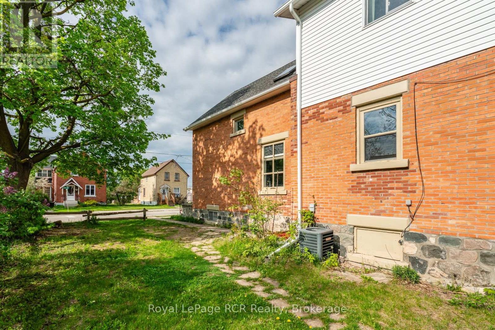 Photo 32 of 463 12 Th Street, Hanover ON