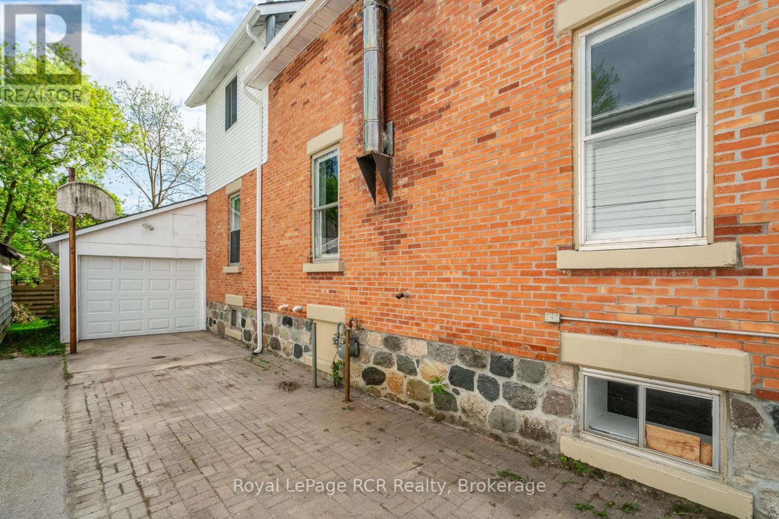 Photo 33 of 463 12 Th Street, Hanover ON