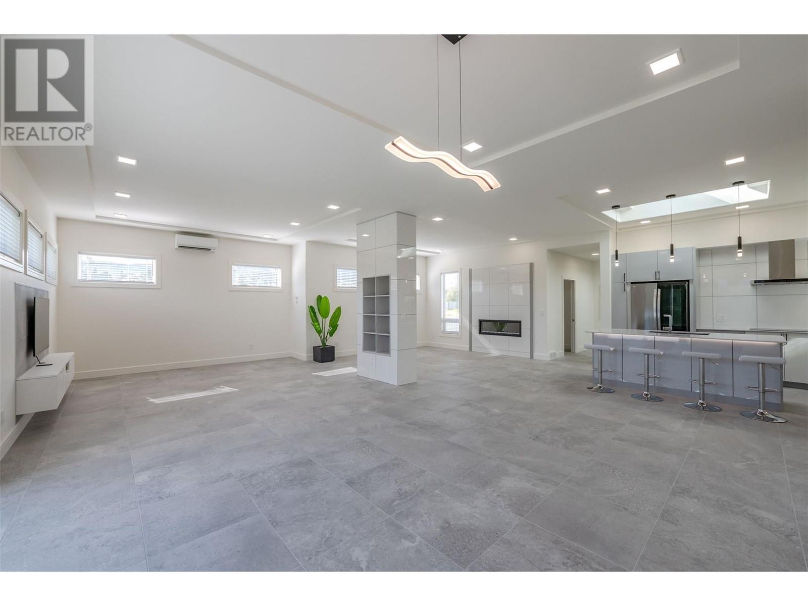  1723 TREFFRY Place, Summerland