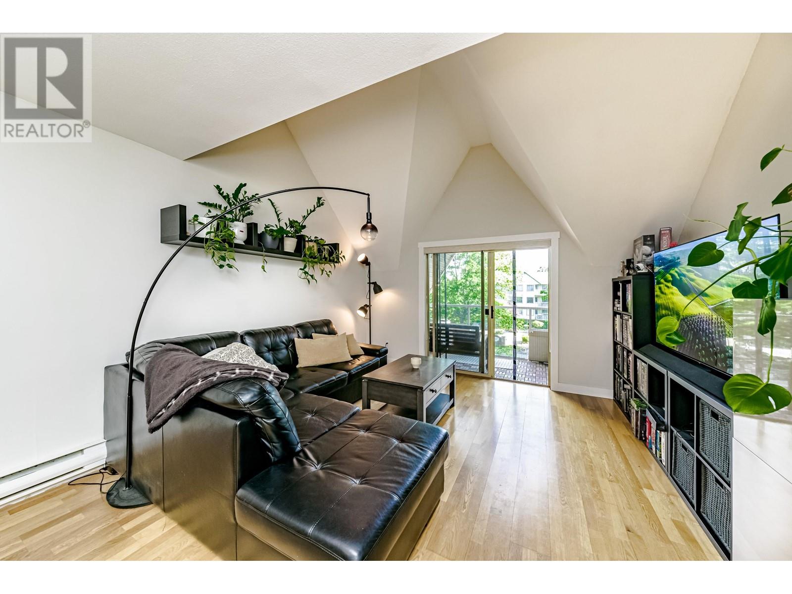 302 19241 FORD ROAD, Pitt Meadows