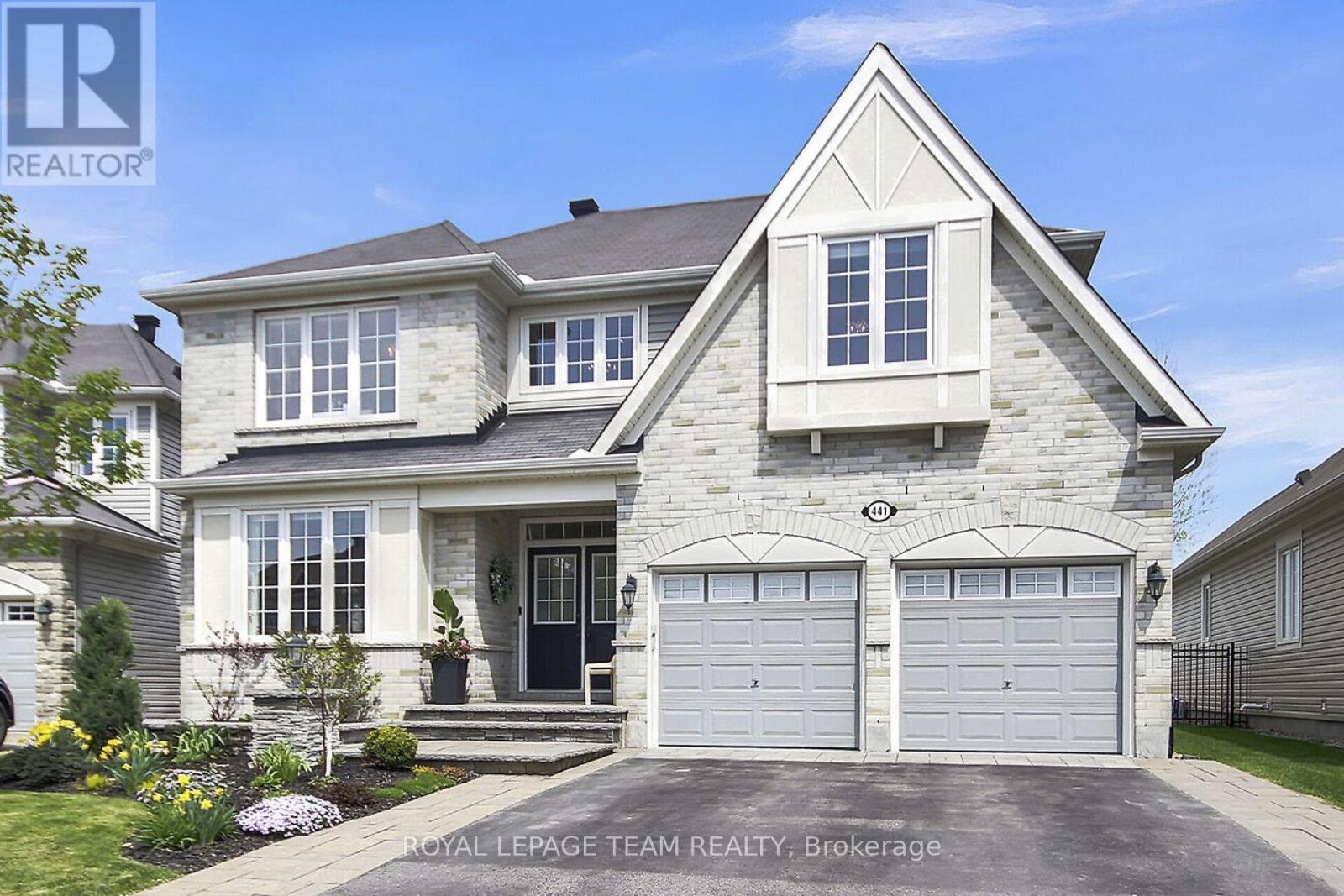 https://ddfcdn.realtor.ca/listing/TS638829785773800000/reb76/highres/9/x12152579_1.jpg
