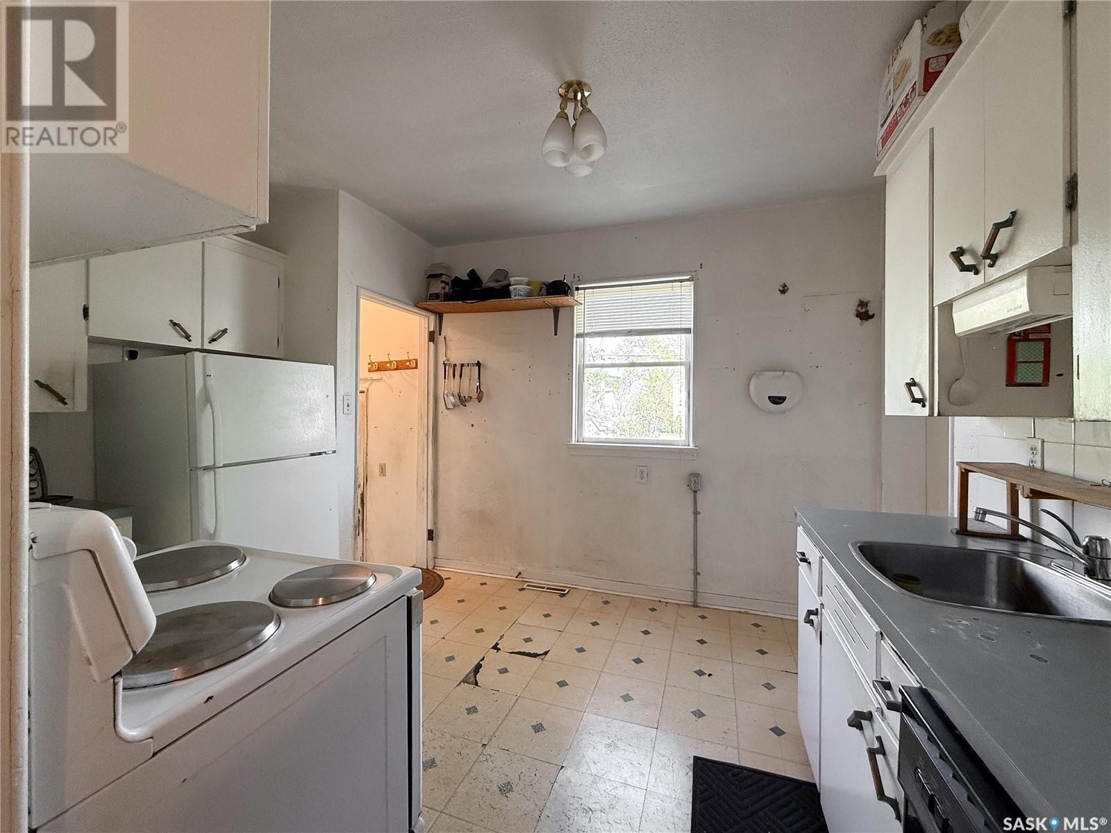 Single Family House Bungalow for Sale in  nd AVENUE NE Swift Current 