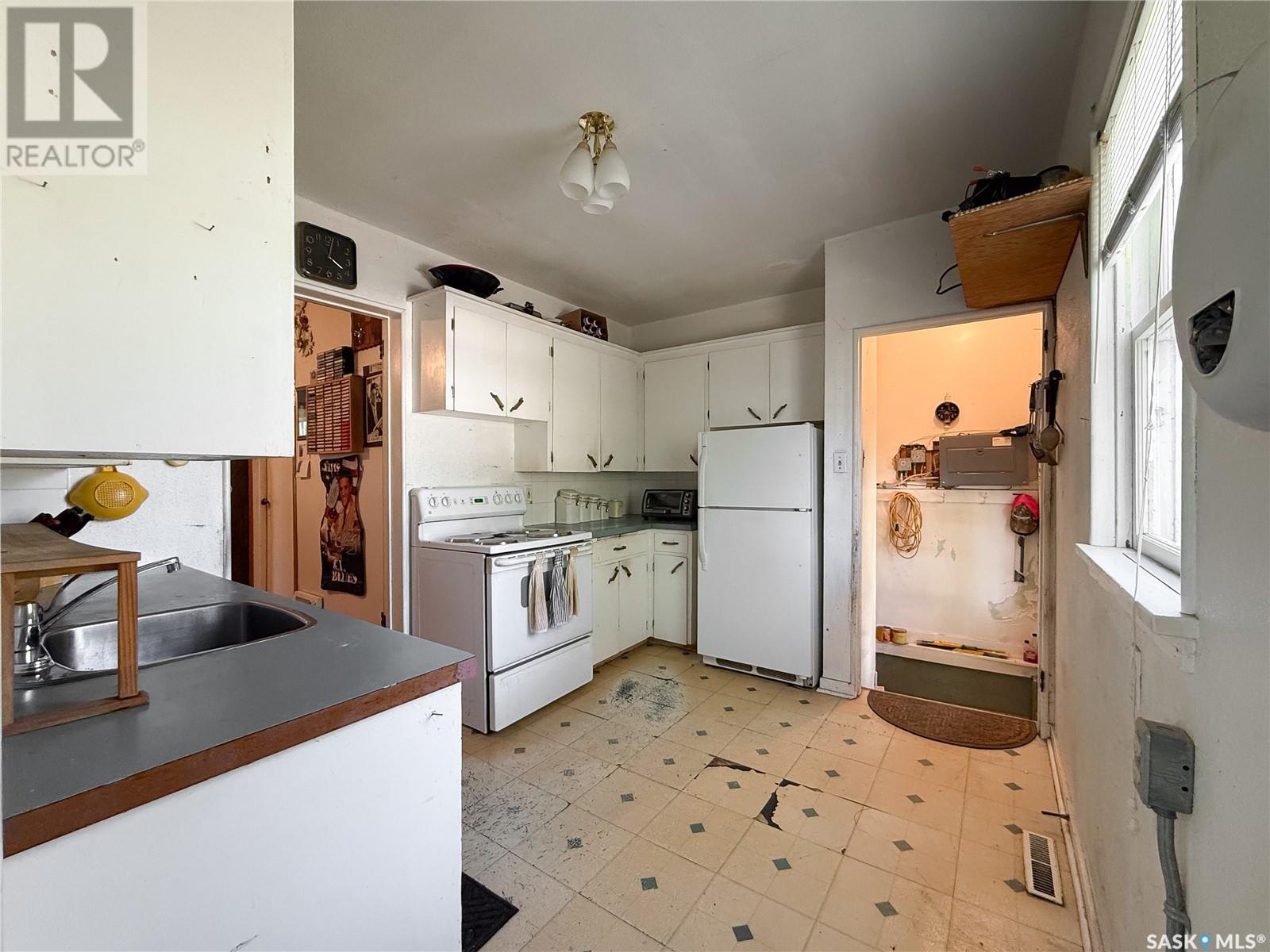 Single Family House Bungalow for Sale in  nd AVENUE NE Swift Current 