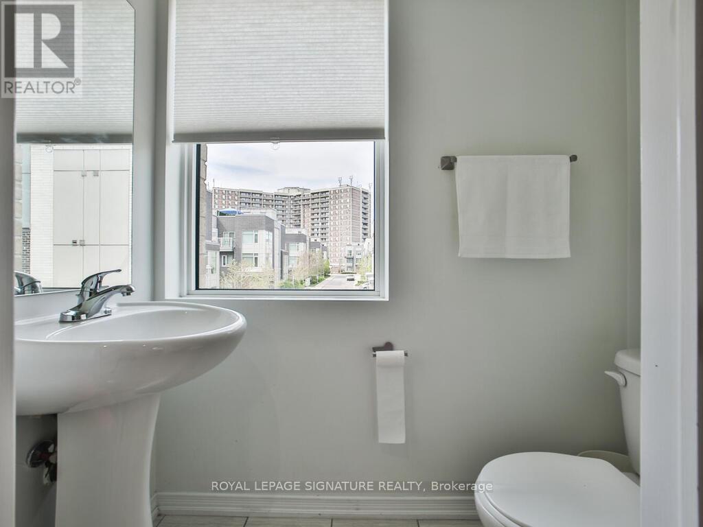 Photo 6 of 232 7 Applewood Lane, Toronto ON