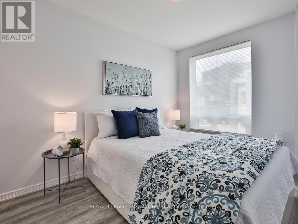 Photo 3 of 232 7 Applewood Lane, Toronto ON