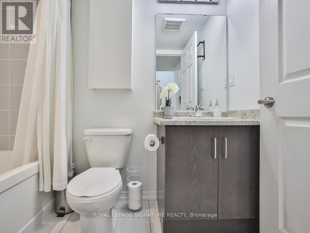 Photo 8 of 232 7 Applewood Lane, Toronto ON