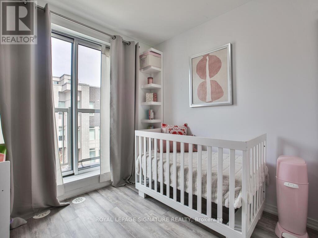 Photo 4 of 232 7 Applewood Lane, Toronto ON