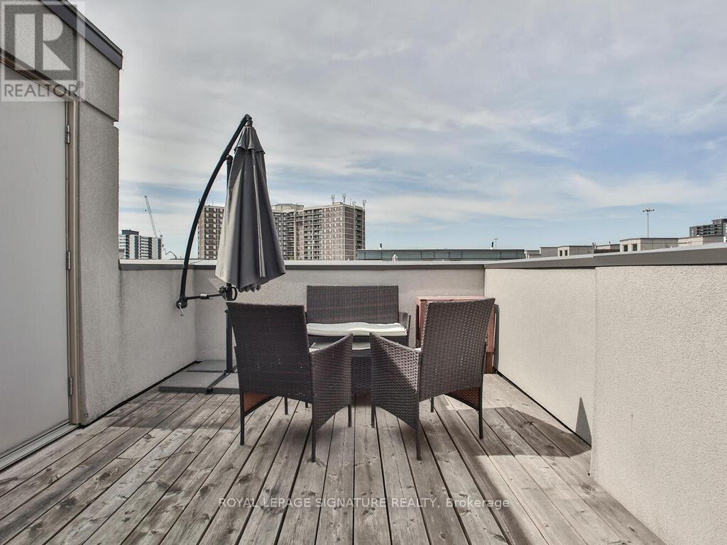 Photo 9 of 232 7 Applewood Lane, Toronto ON