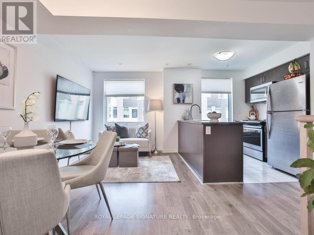 Photo 10 of 232 7 Applewood Lane, Toronto ON