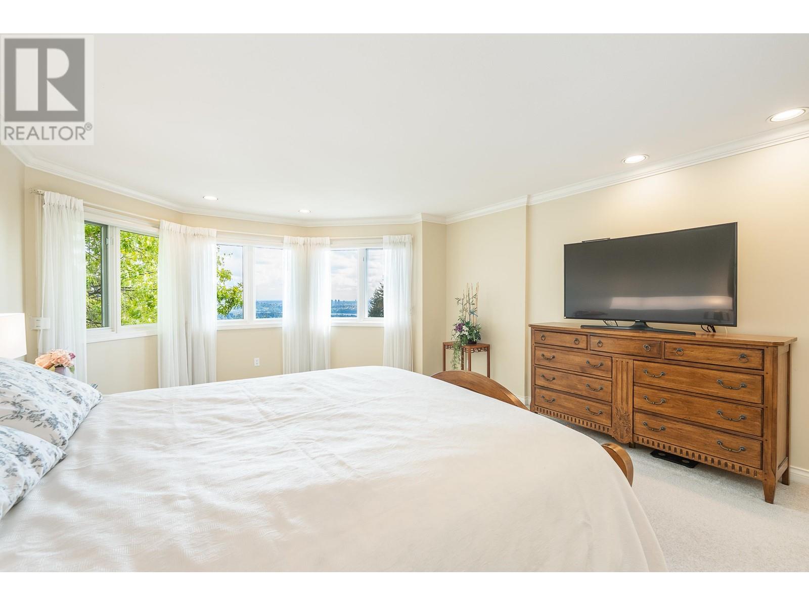4153 QUARRY COURT, North Vancouver