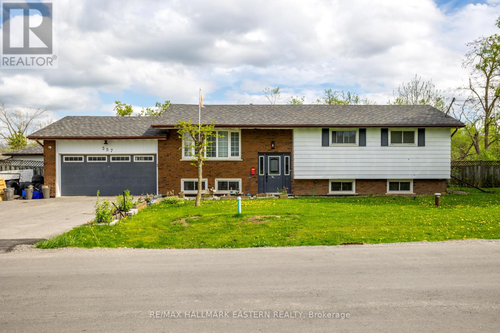 Photo 25 of 357 Martin Road, Peterborough North ON