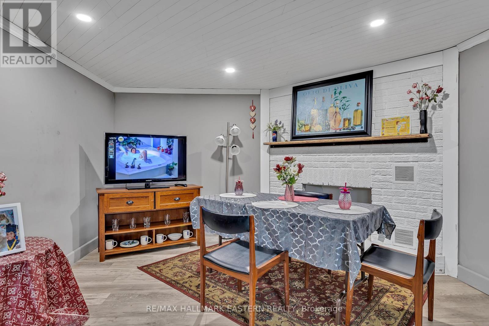 Photo 24 of 357 Martin Road, Peterborough North ON
