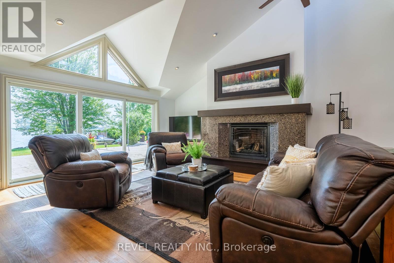 Photo 26 of 183 Lakeshore Road W, Oromedonte ON