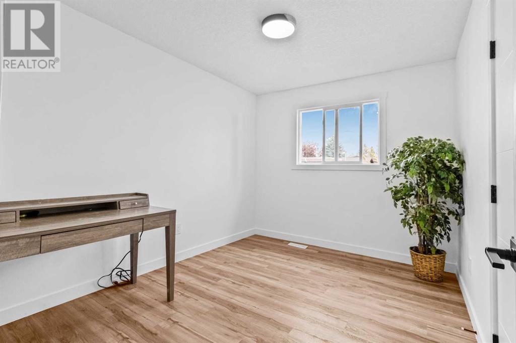 Single Family House Bungalow for Sale in  Dovercliffe Close SE Dover Calgary 