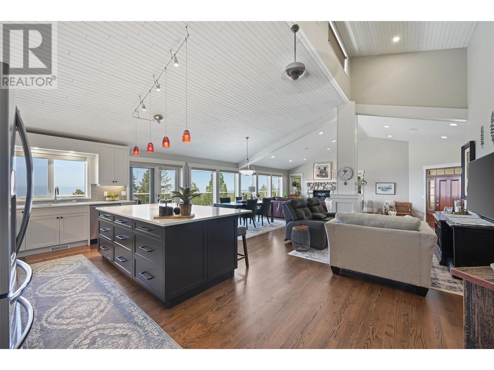 9520 JUNIPER HEIGHTS Road, Invermere