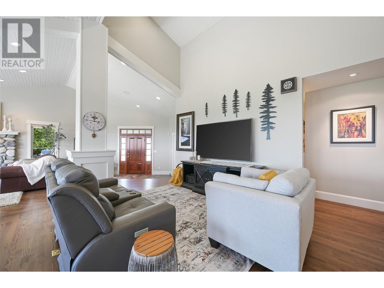 9520 JUNIPER HEIGHTS Road, Invermere