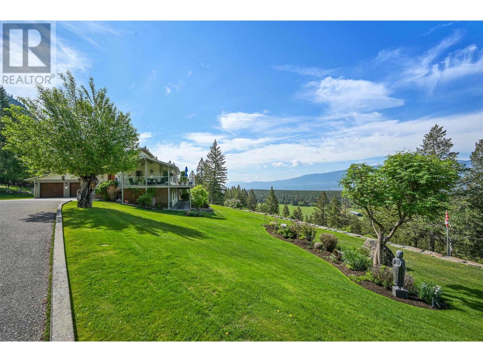 9520 JUNIPER HEIGHTS Road, Invermere