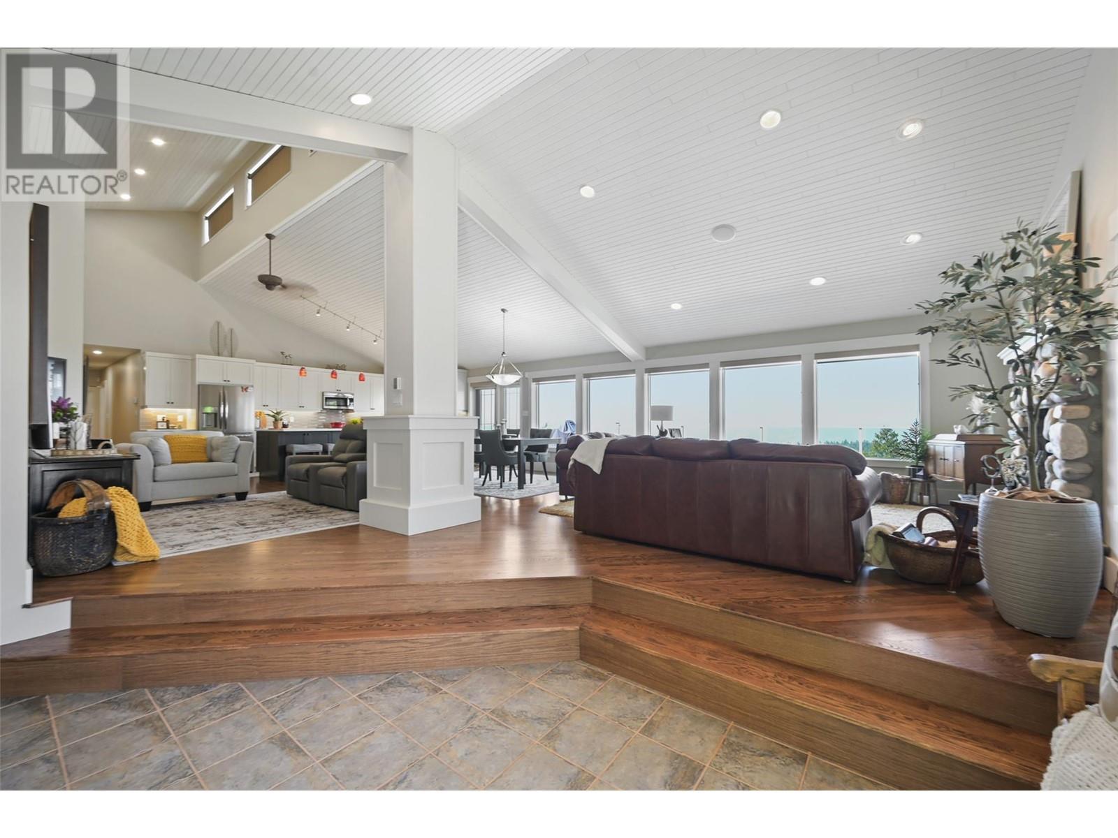 9520 JUNIPER HEIGHTS Road, Invermere