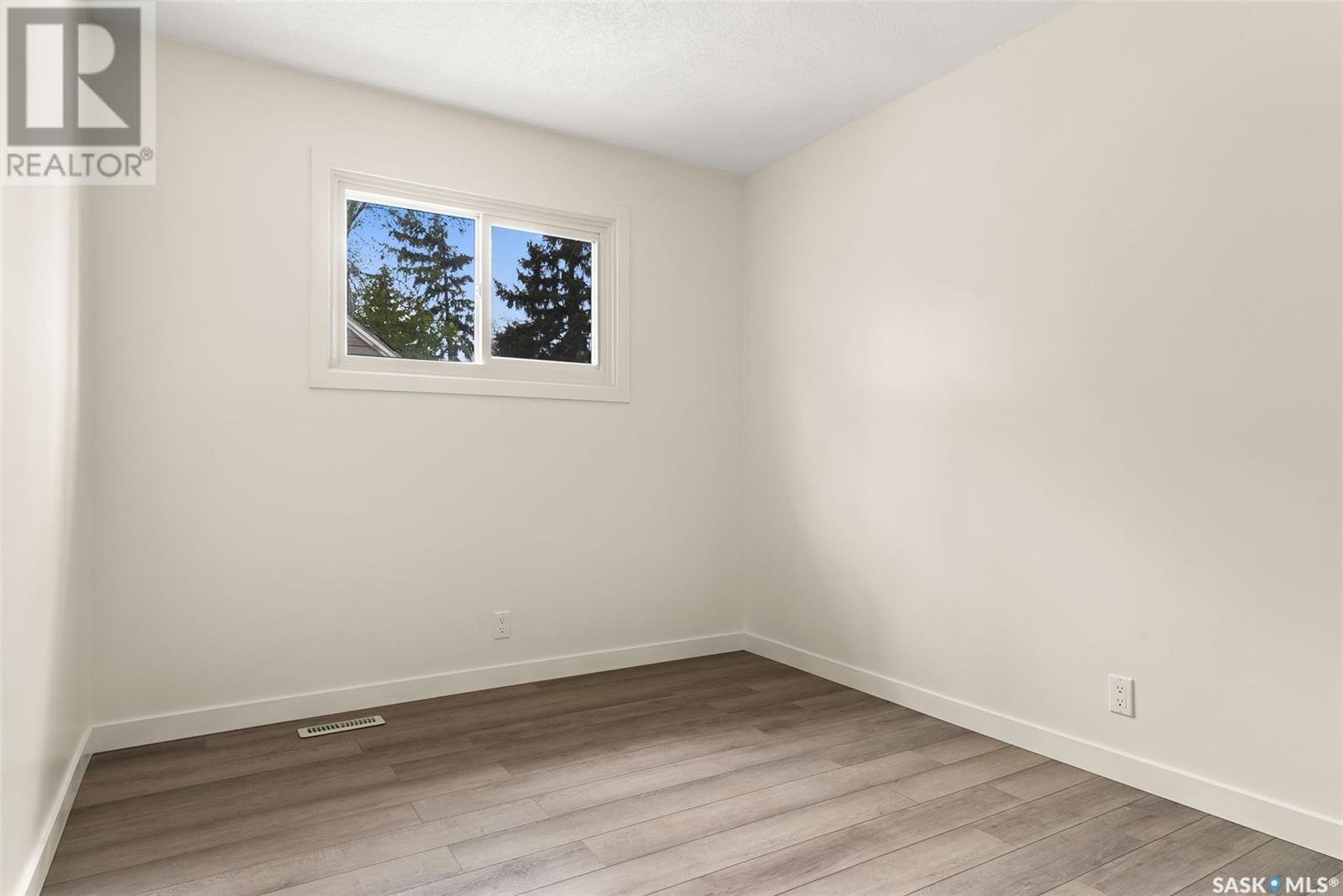 Photo 15 of 3111 Dewdney Avenue E, Regina SK