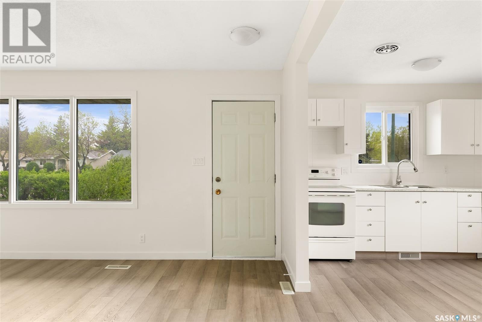 Photo 3 of 3111 Dewdney Avenue E, Regina SK