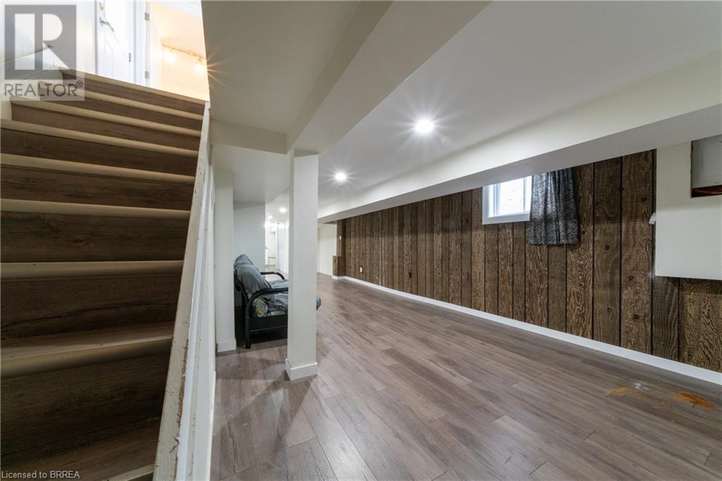 Photo 11 of 124 Oakland Avenue, Welland ON