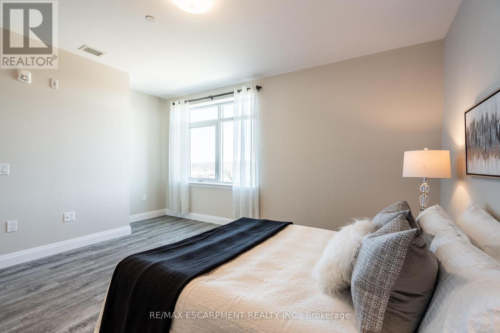 Single Family House for Sale in    REDFERN AVENUE Hamilton (Mountview) 