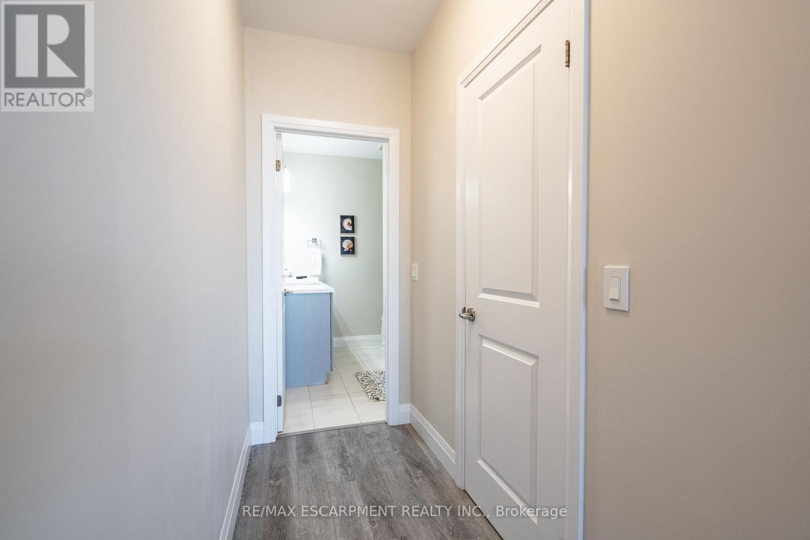 Single Family House for Sale in    REDFERN AVENUE Hamilton (Mountview) 