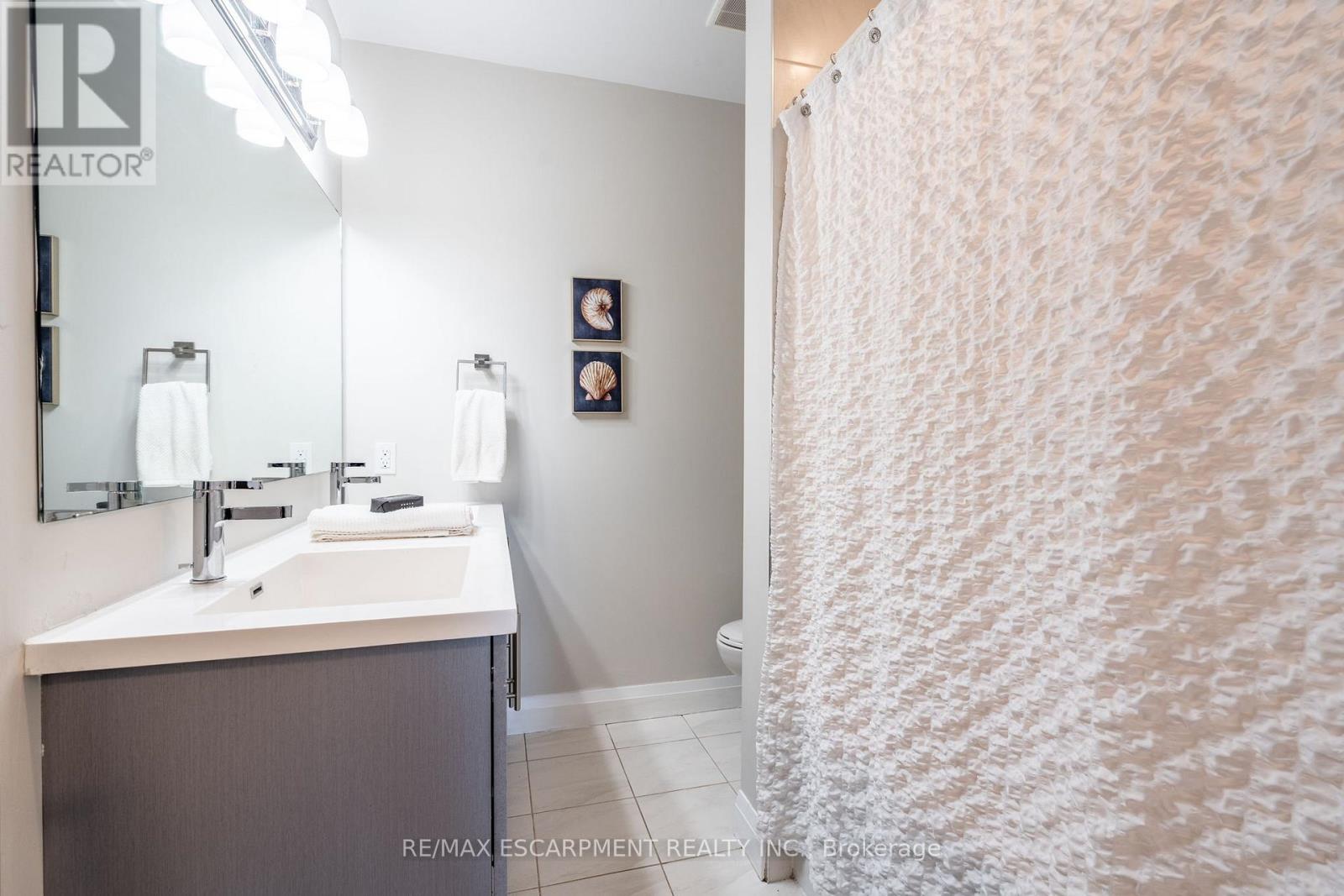 Single Family House for Sale in    REDFERN AVENUE Hamilton (Mountview) 