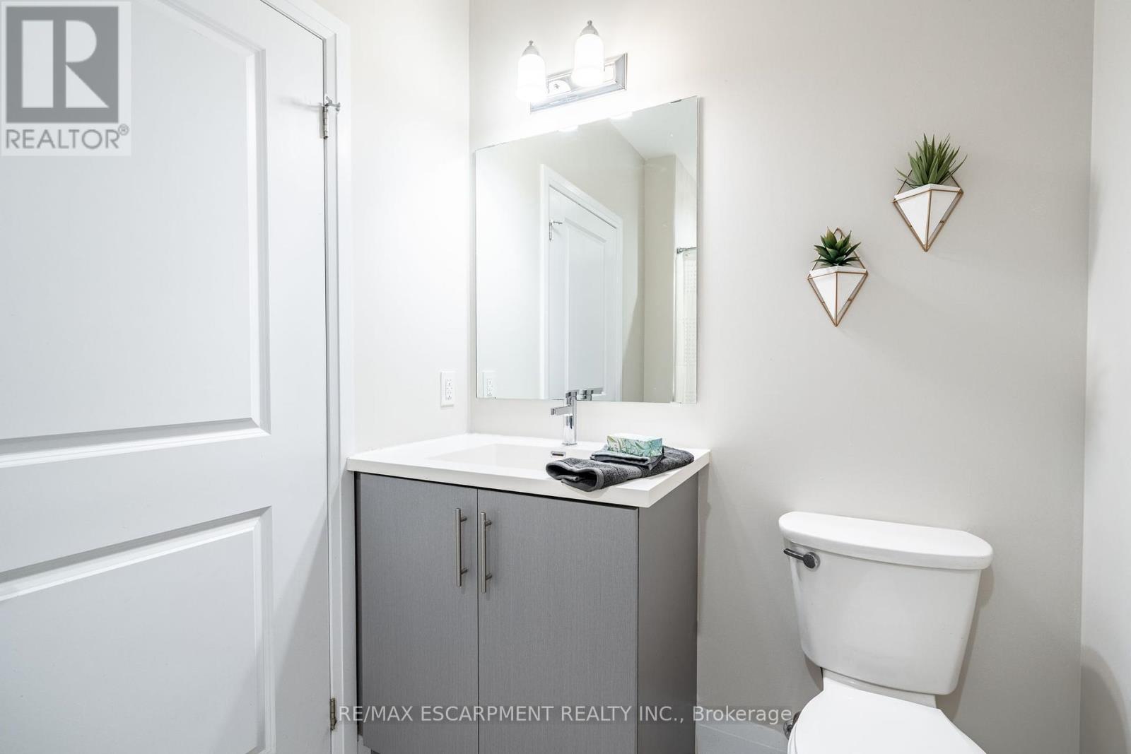 Single Family House for Sale in    REDFERN AVENUE Hamilton (Mountview) 