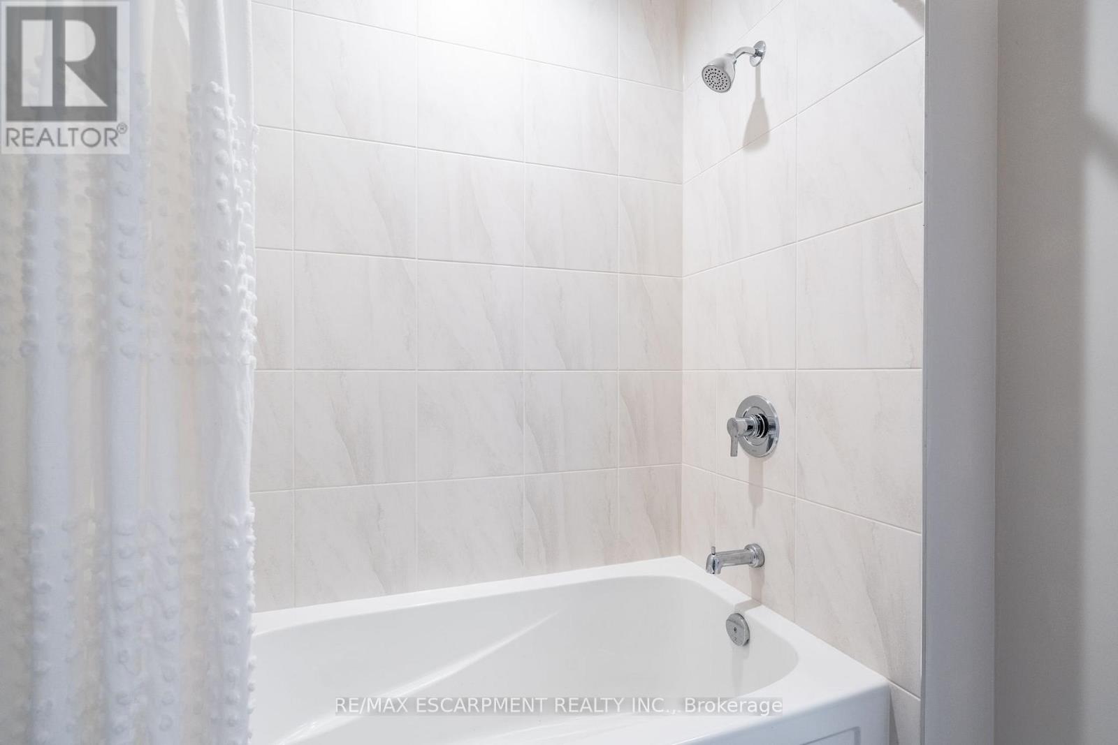 Single Family House for Sale in    REDFERN AVENUE Hamilton (Mountview) 