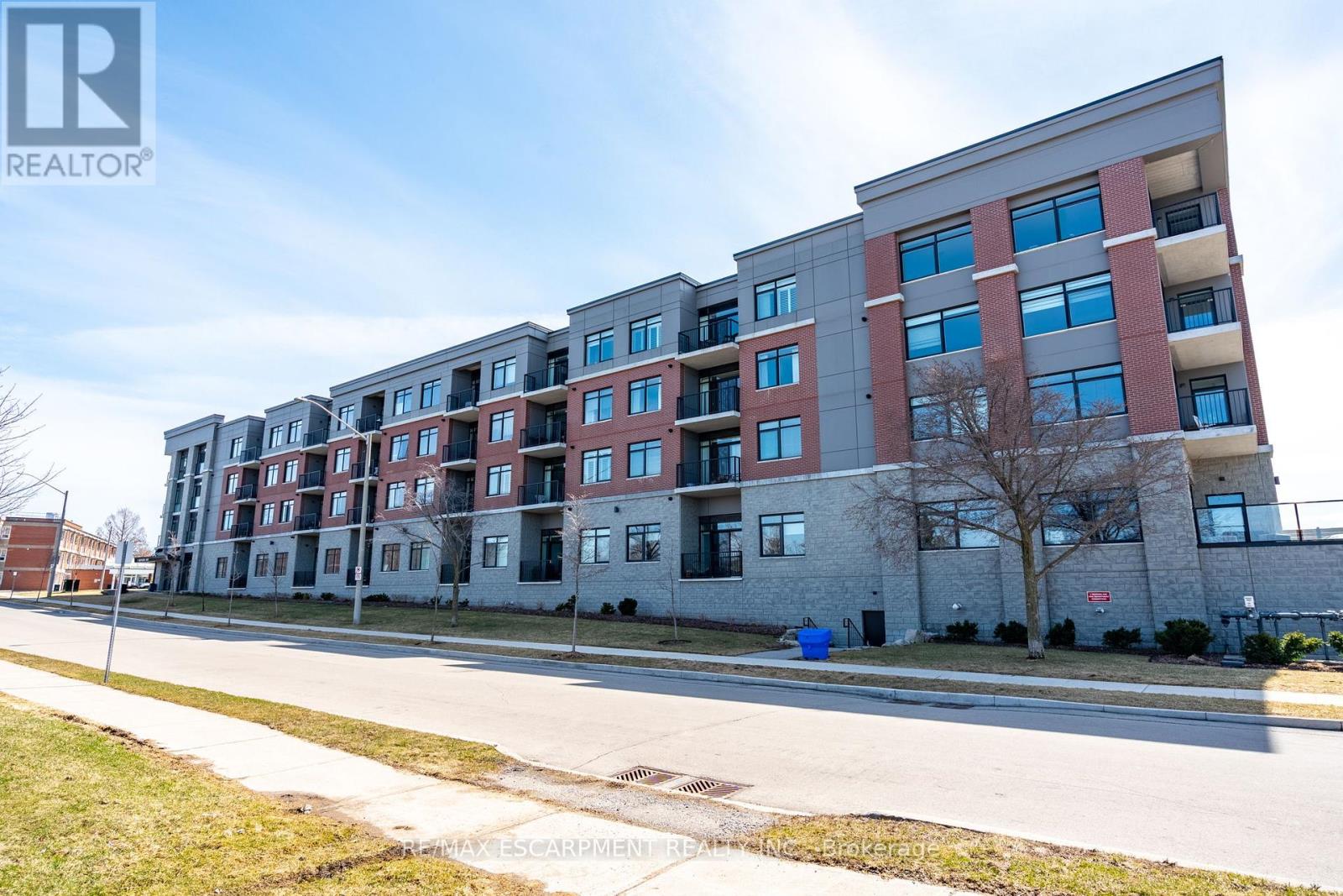 Single Family House for Sale in    REDFERN AVENUE Hamilton (Mountview) 