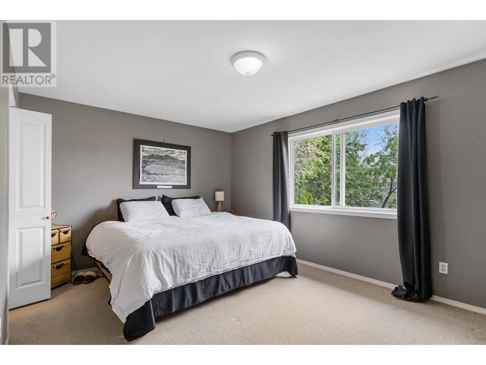  305 Snowsell Street North, Kelowna