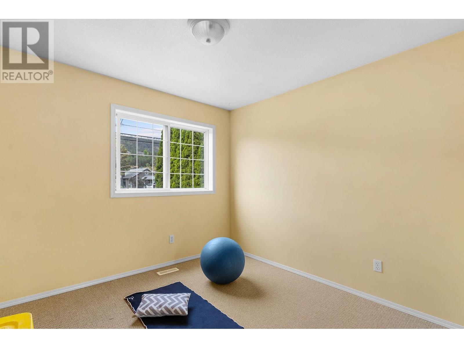  305 Snowsell Street North, Kelowna