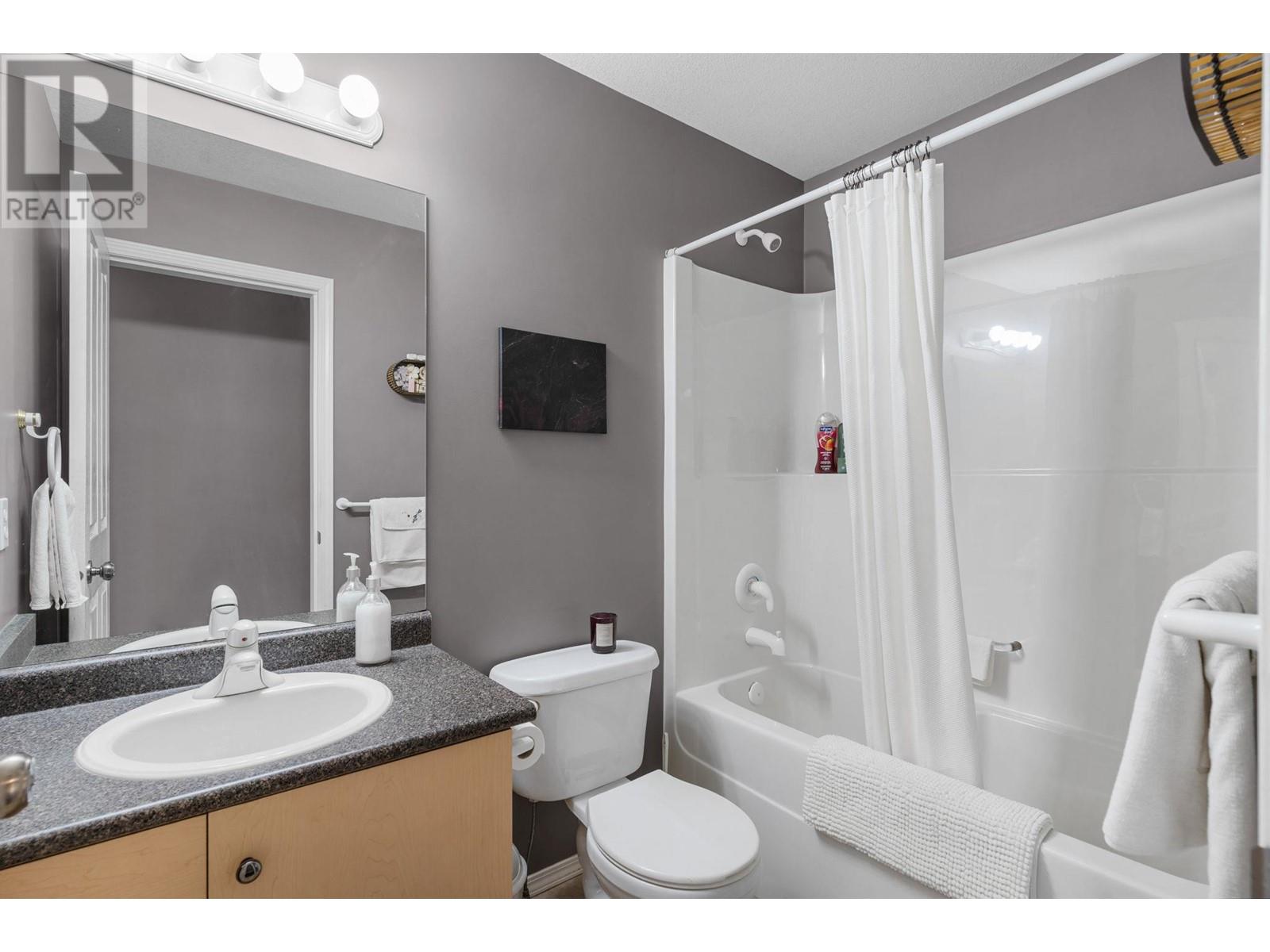  305 Snowsell Street North, Kelowna