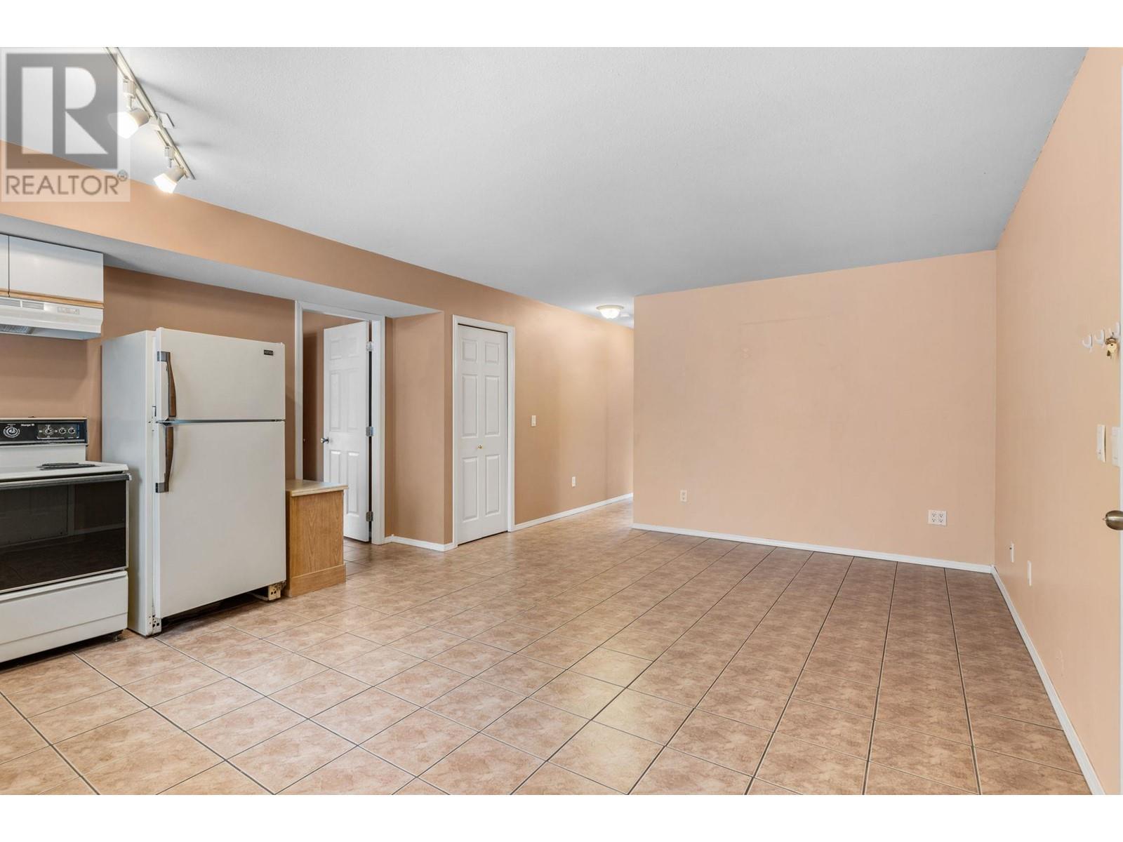  305 Snowsell Street North, Kelowna