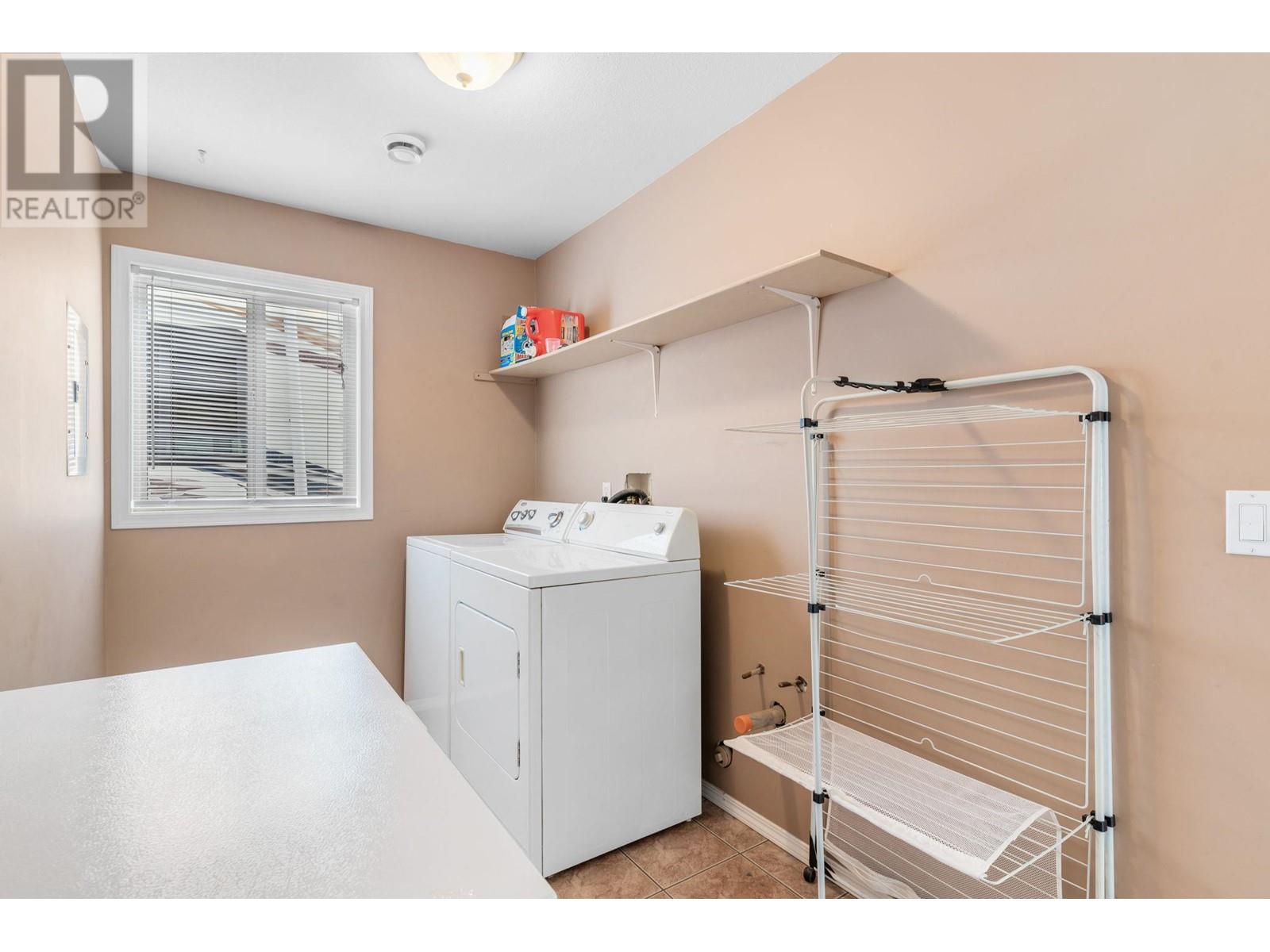  305 Snowsell Street North, Kelowna