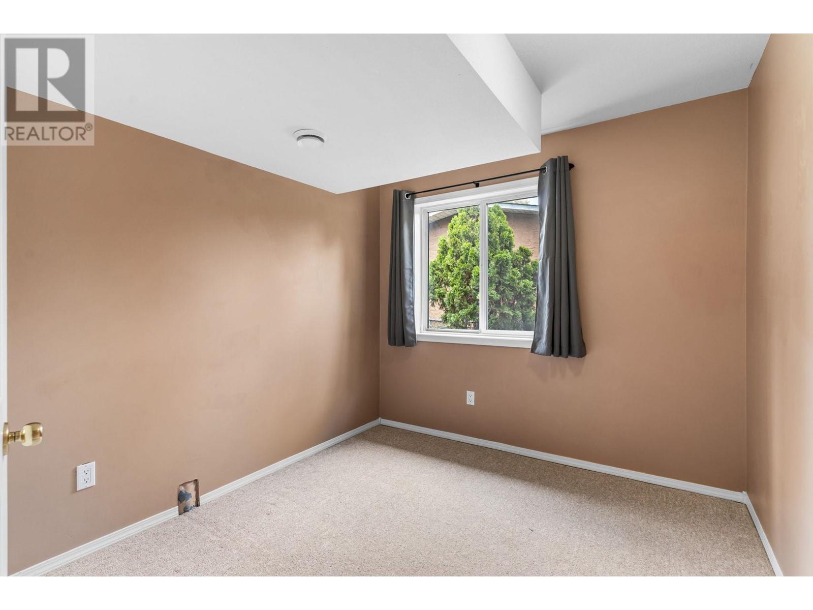  305 Snowsell Street North, Kelowna