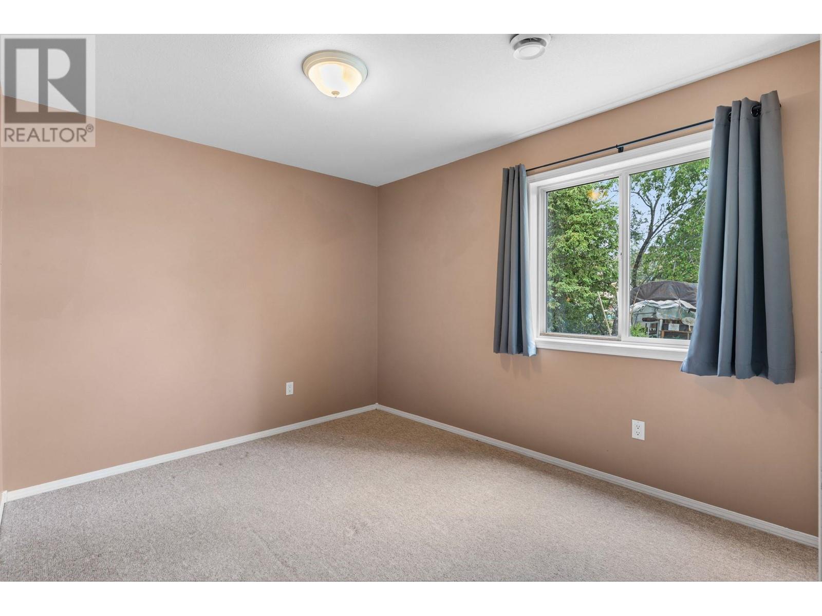  305 Snowsell Street North, Kelowna