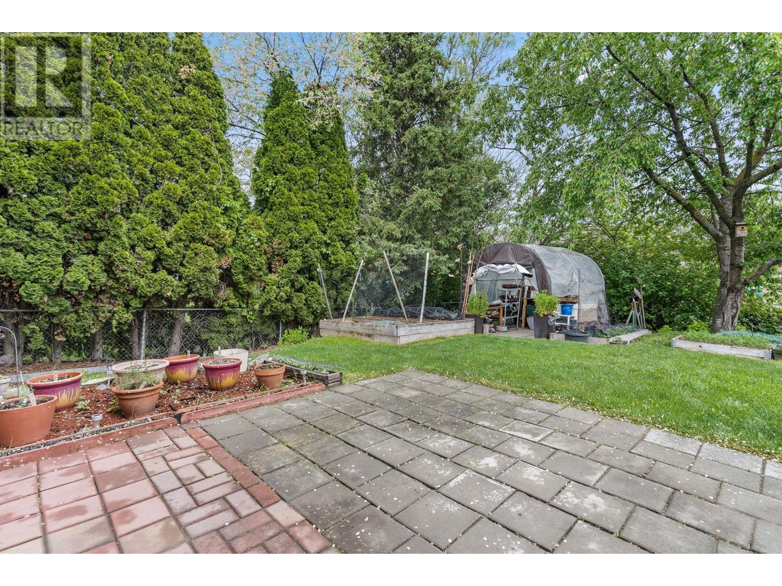  305 Snowsell Street North, Kelowna