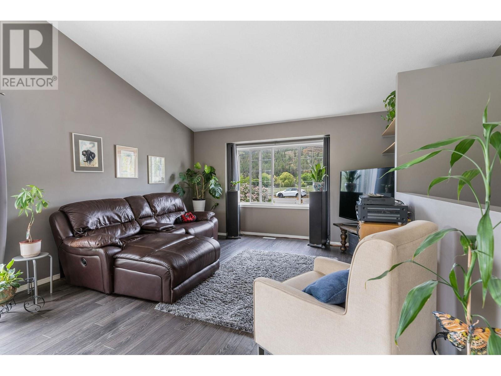  305 Snowsell Street North, Kelowna