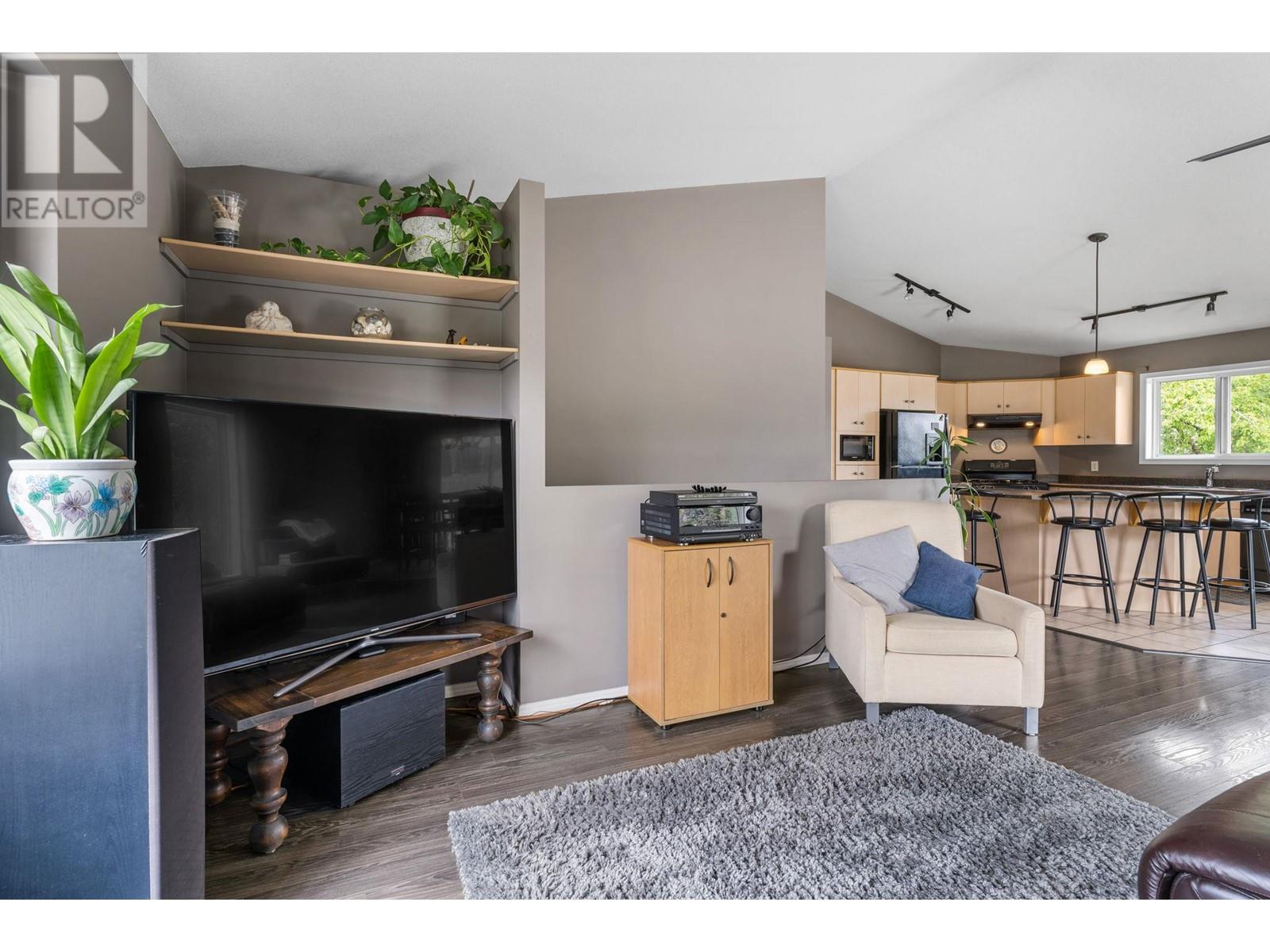  305 Snowsell Street North, Kelowna