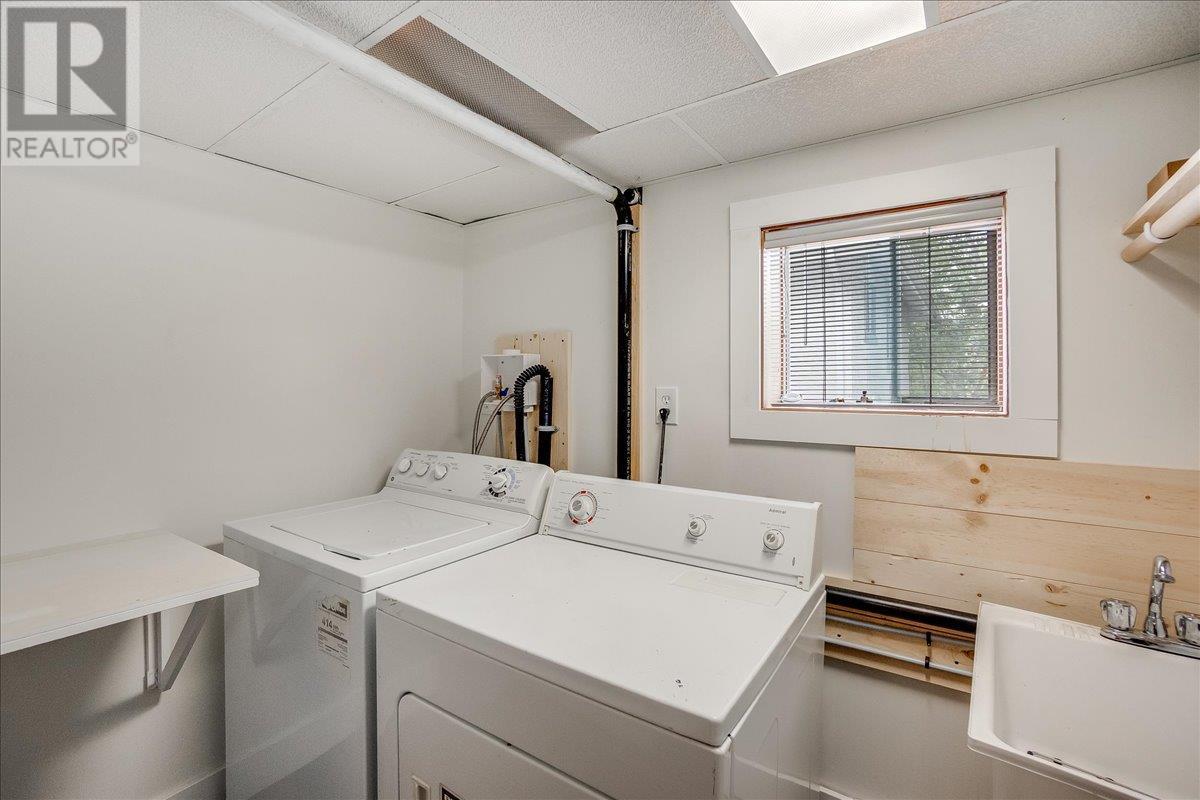 1667 CEDAR Avenue, Trail