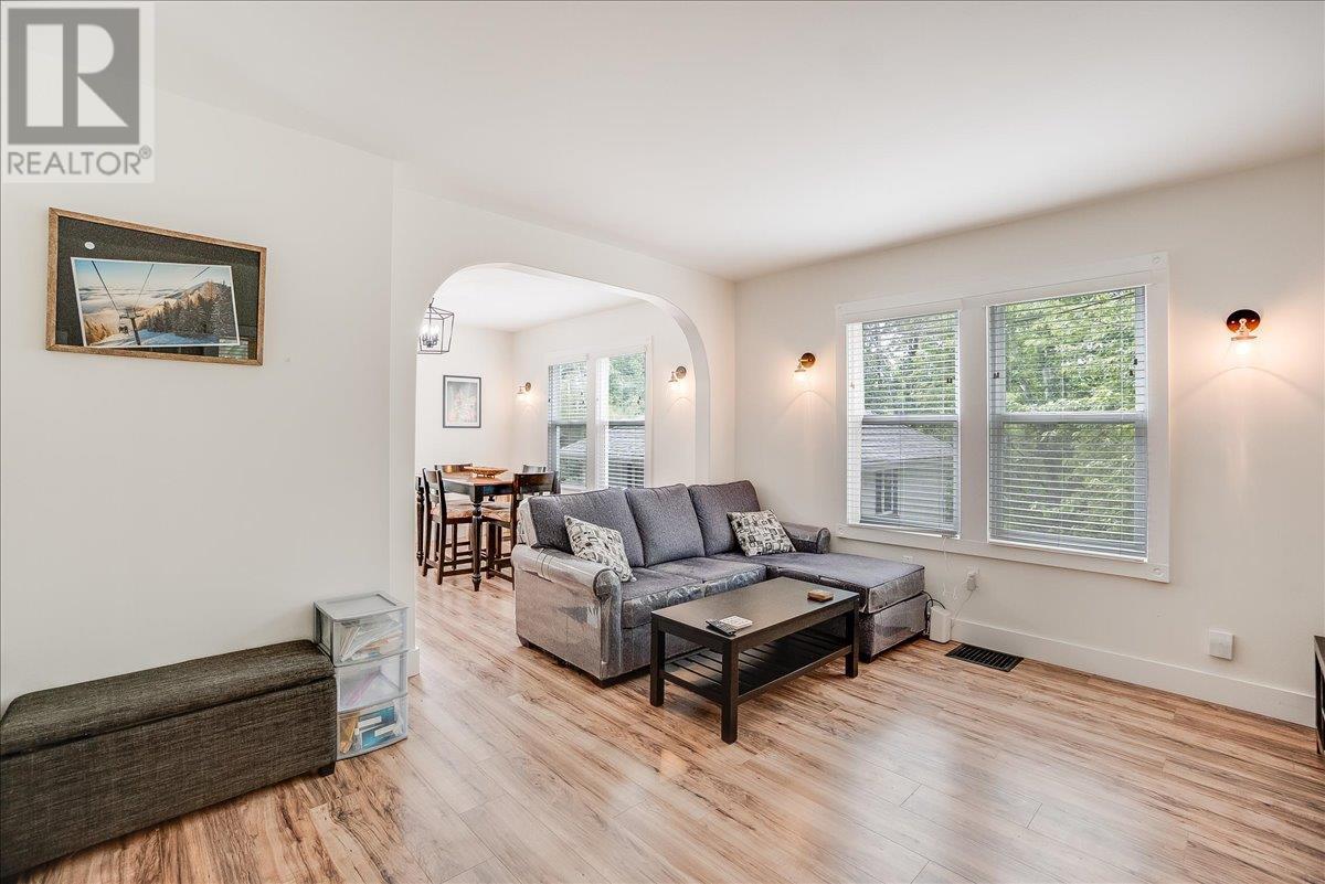 1667 CEDAR Avenue, Trail