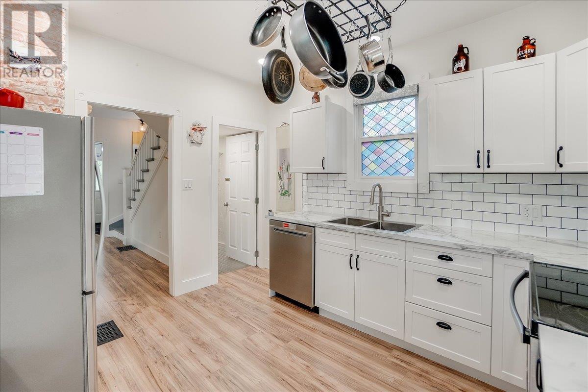 1667 CEDAR Avenue, Trail