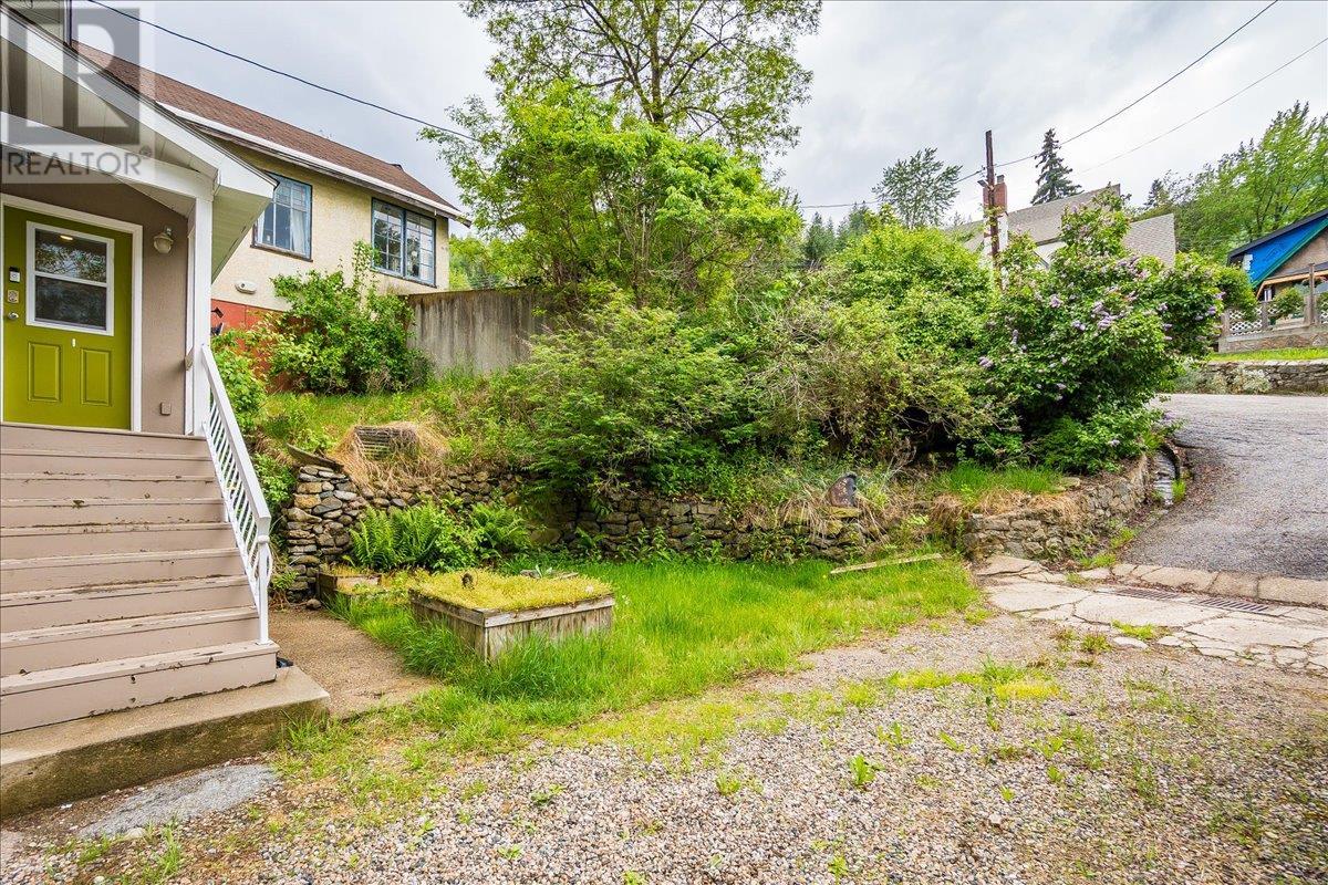 1667 CEDAR Avenue, Trail