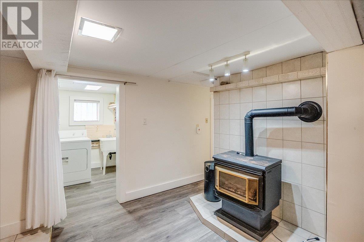 1667 CEDAR Avenue, Trail