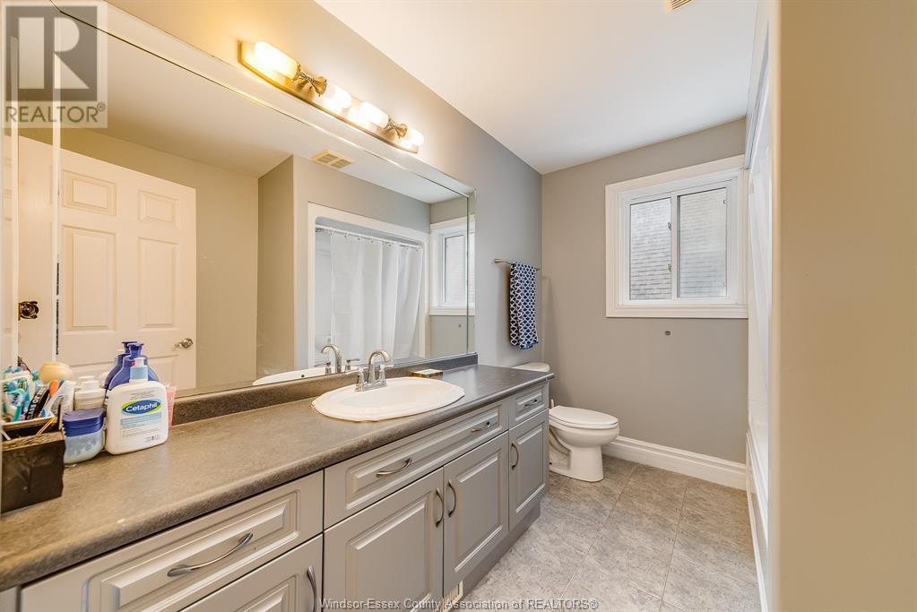 Photo 33 of 1021 Chelsea Parkway, Lakeshore ON