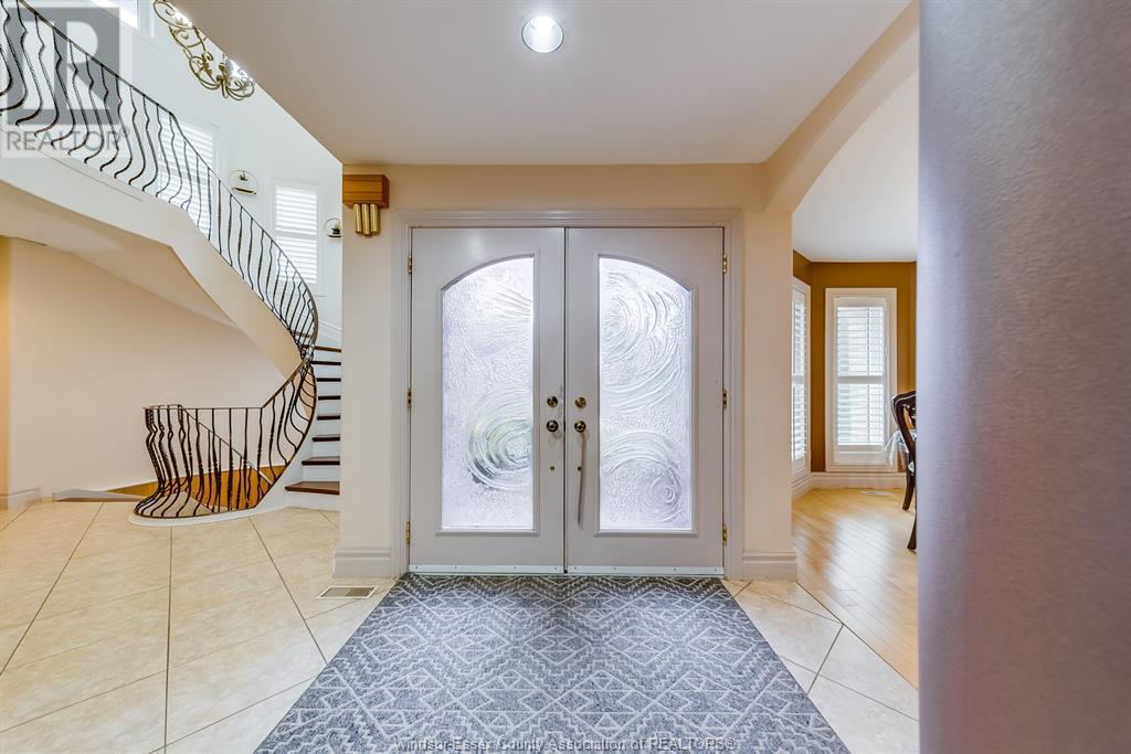 Photo 4 of 1021 Chelsea Parkway, Lakeshore ON